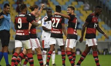 Volvió el fútbol en Brasil con goleada del campeón Flamengo