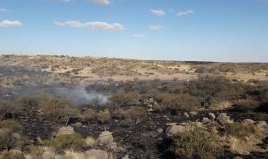 El incendio quemó más de 1.000 hectáreas en Achiras