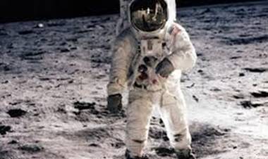 La NASA mantiene su objetivo de regresar a la Luna en 2024