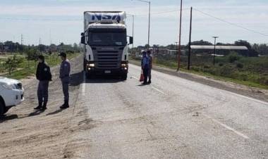 Un camionero lleva medio mes preso en Formosa por bajar a controlar la descarga