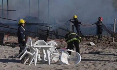 Incendio en Pinamar: el fuego consumió el exclusivo parador Watson