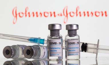 Empleados de una planta en EE.UU. habrían arruinado 15 millones de dosis de la vacuna de Johnson & Johnson por error