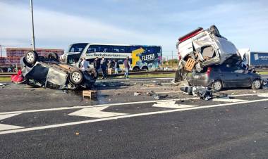 Impresionante choque en Autopista Panamericana: un muerto y varios heridos