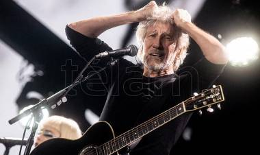 Waters acusó a Gilmour de construir "una falsa narrativa" y exagerar su rol en Pink Floyd