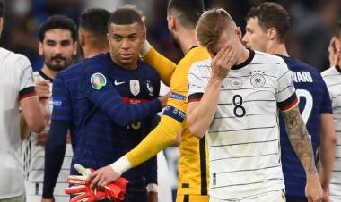 Francia superó a Alemania en su debut en la Eurocopa