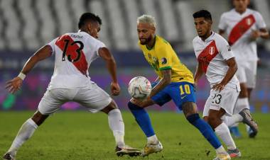 Brasil y Perú definen el primer finalista de la Copa América