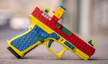 "Disparar es divertido": polémica en Estados Unidos por la pistola que parece un juguete