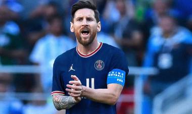 Messi inició como suplente de cara a su debut en PSG