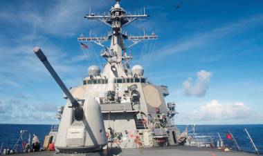China anuncia la expulsión de un destructor de misiles guiados de EE.UU. que pasó por el mar de la China Meridional sin autorización