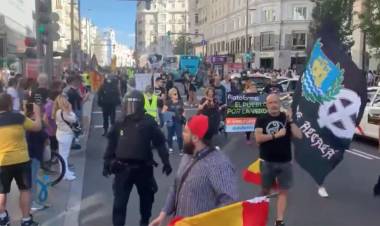 Neonazis realizaron una marcha homofóbica y racista en Chueca, el barrio gay madrileño