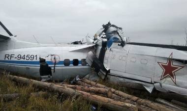Murieron 16 personas al estrellarse un avión en Rusia