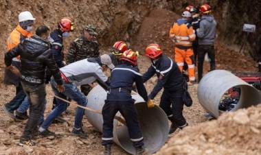No lograron rescatar con vida a Rayan, el niño de 5 años que cayó a un pozo de 32 metros