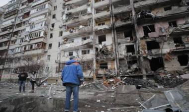 Kiev: feroz noche de bombardeos mientras se espera la arremetida rusa en la capital de Ucrania
