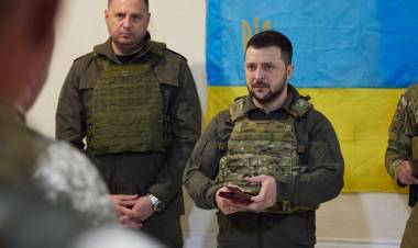 Zelensky visita el este de Ucrania por primera vez