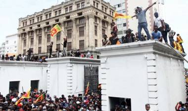 Crisis en Sri Lanka: tras los disturbios en su residencia, el Presidente prometió renunciar