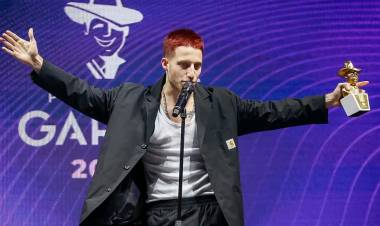 Wos se llevó el Premio Gardel de Oro 2022: “Aguante la música argentina”