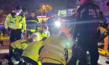 Tragedia en Madrid: pidieron un plato flambeado en un restaurante y el fuego encendió el decorado