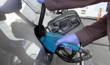 Cuáles son los nuevos precios de los combustibles de YPF en todo el país