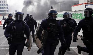 Francia en alerta máxima durante las fiestas ante "amenazas terroristas"