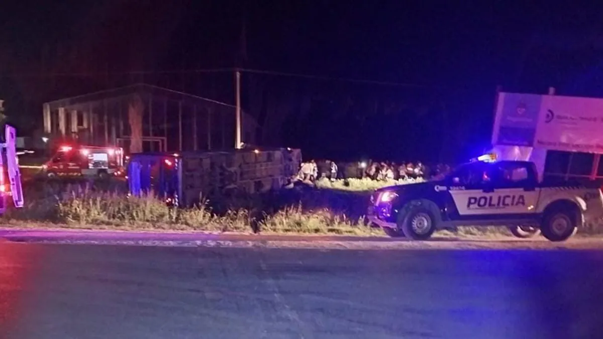 Una mujer falleció tras el vuelco de un colectivo en Ruta 8