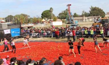 La localidad natal de Rodolfo Walsh se prepara para la Fiesta Nacional del Tomate