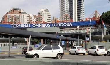 Córdoba: murió en un colectivo y nadie se dio cuenta hasta que llegaron a la terminal