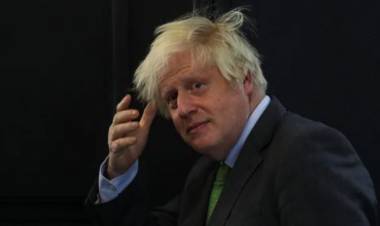 Boris Johnson introdujo norma del carné de votante pero olvidó el suyo para sufragar