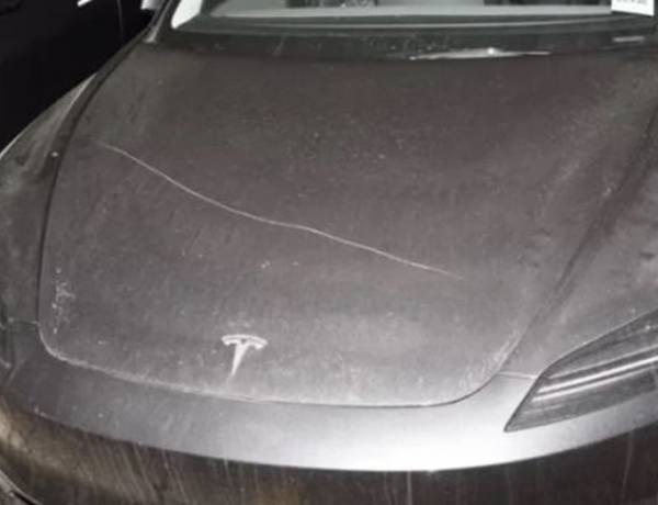 Vandalizan decenas de vehículos de Tesla en Canadá