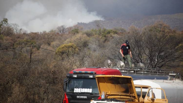 Las llamas en el norte del Valle de Punilla siguen descontroladas