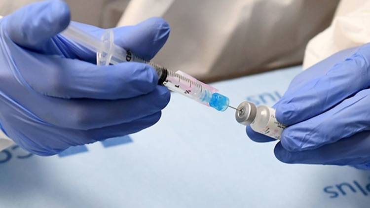 Trabajadora de la salud sufre reacción alérgica grave tras recibir vacuna Pfizer en EE.UU.