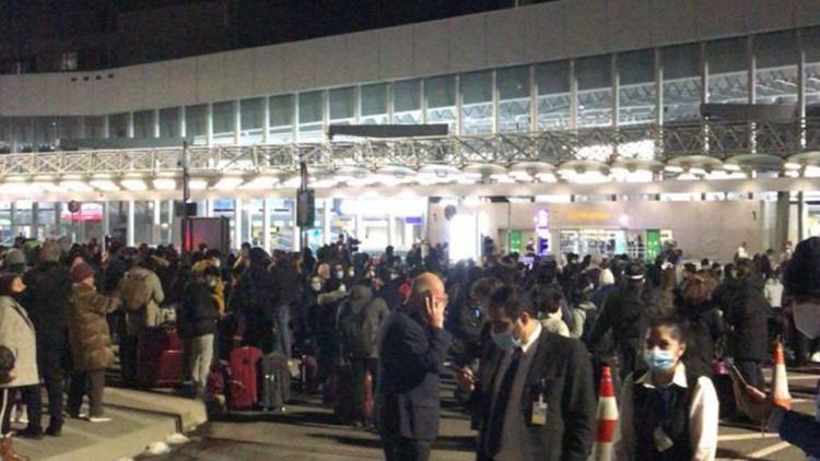 Evacuación masiva en el aeropuerto de Frankfurt por sospecha de ataque terrorista