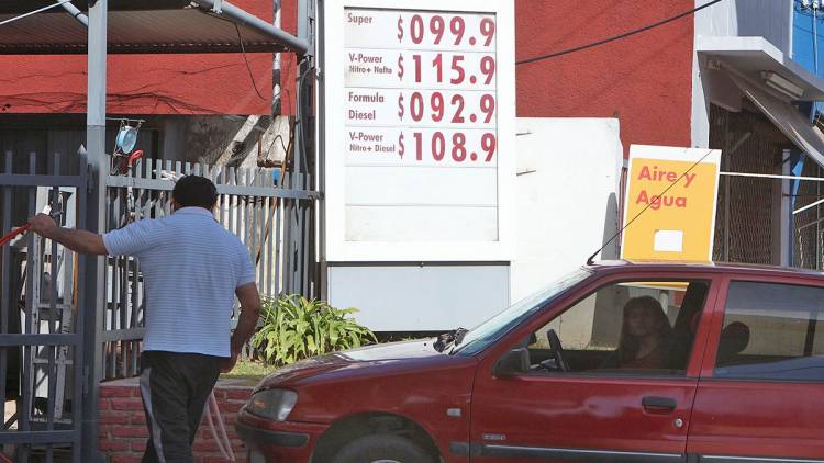 En 5 meses, la nafta subió el doble que la inflación: la súper a $ 100