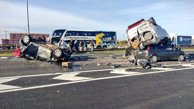 Impresionante choque en Autopista Panamericana: un muerto y varios heridos