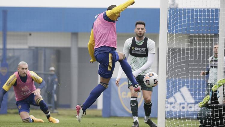 Boca le ganó a Sarmiento en un amistoso con goles de Medina y Pavón