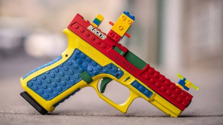 "Disparar es divertido": polémica en Estados Unidos por la pistola que parece un juguete