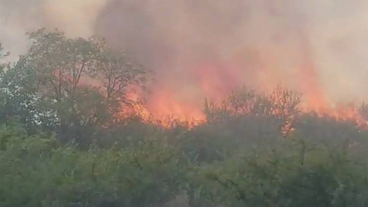 Contienen parte del incendio en Tala Cañada y combaten otro foco en Sierras Chicas