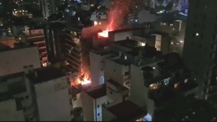 Al menos cuatro heridos por voraz incendio en un edificio del barrio de Belgrano