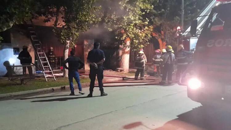 Canals: investigan una explosión e incendio en la sede del Arias Football Club