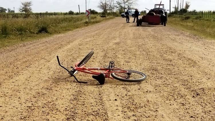 Nene de 12 años en bicicleta murió al chocar con una máquina en una ruta