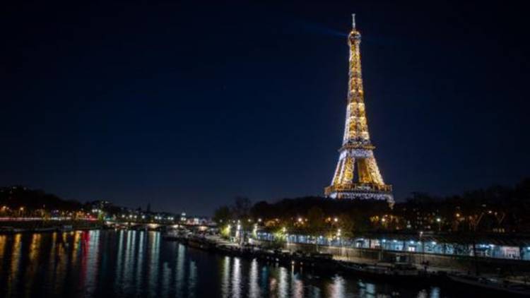 Crisis energética en Francia: la Torre Eiffel y otros puntos icónicos quedarán a oscuras