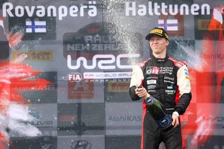 De manejar un auto de rally con ocho años a convertirse en el campeón mundial más joven de la historia