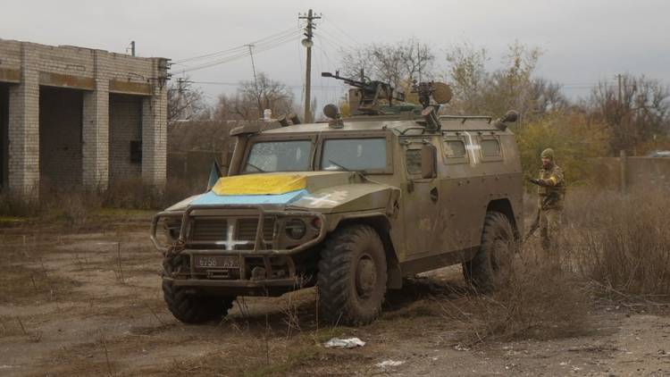 Las tropas de Ucrania llegaron a Kherson y Rusia asegura haber fortificado su orilla