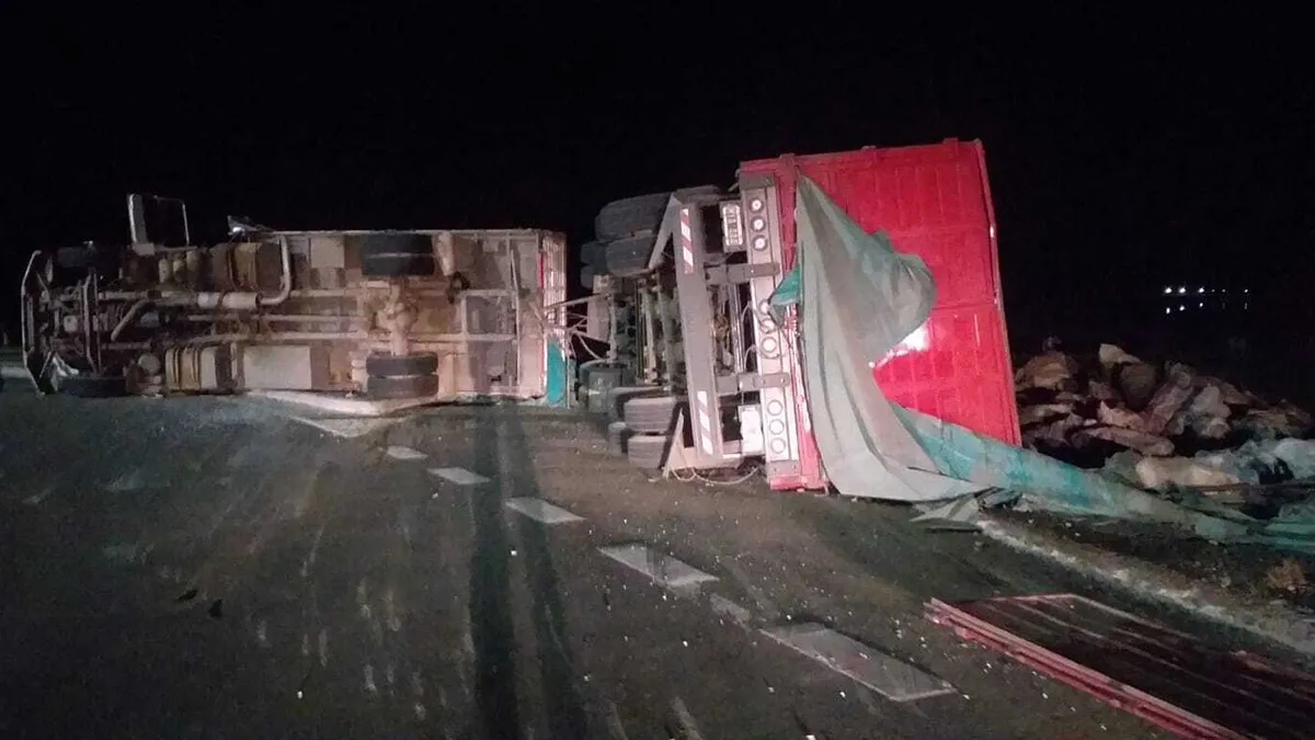 Vuelco de un camión en el ingreso a Achiras: no hubo heridos