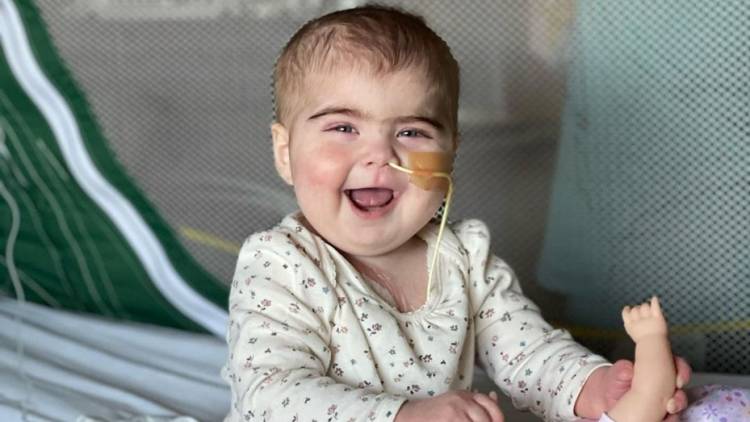 Su hija sufre leucemia y tiene solo 4 semanas para conseguir el medicamento para salvarla: "Es su única posibilidad"