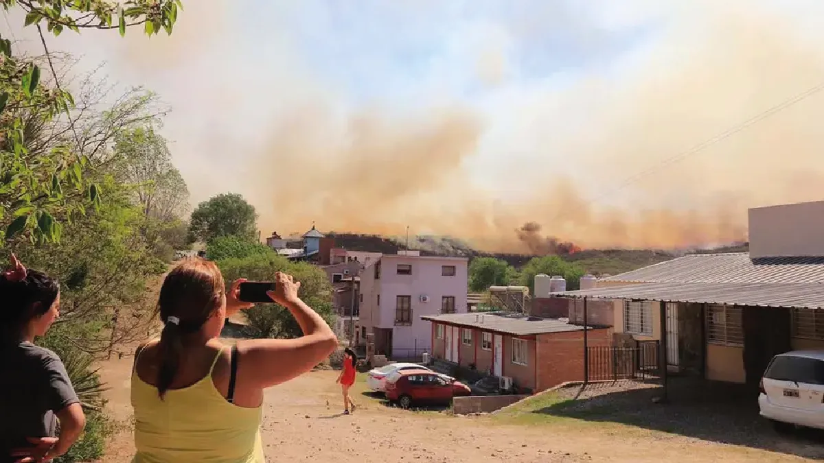 Combaten incendios forestales en la zona del Valle de Punilla