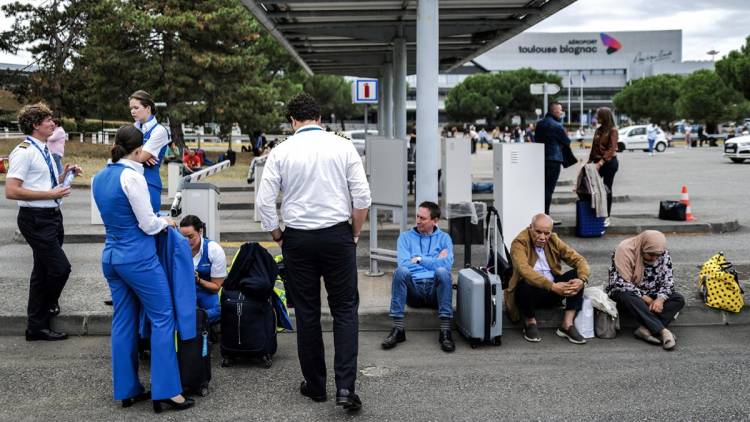 Francia: evacuaron once aeropuertos y el Palacio de Versalles por amenazas de bomba