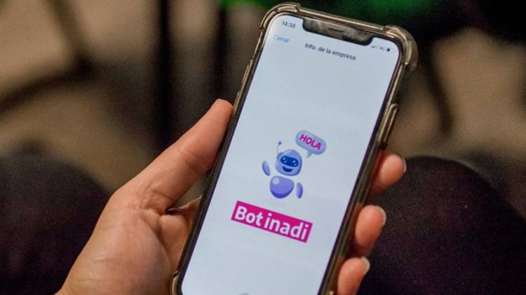 El Inadi presentó su bot de consultas y asesoramiento por WhatsApp