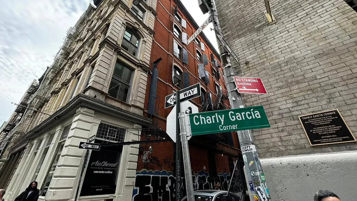 Charly García, agradecido y "honrado" por la esquina de Nueva York que lleva su nombre