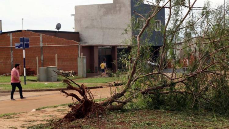Temporal de viento, lluvia y granizo afectó a más de 20 barrios de la ciudad de Posadas