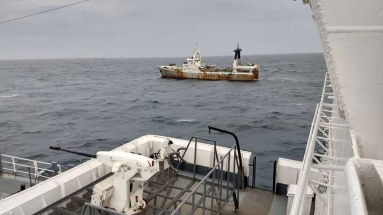 La armada detuvo a un barco chino que pescaba ilegalmente en el Mar Argentino